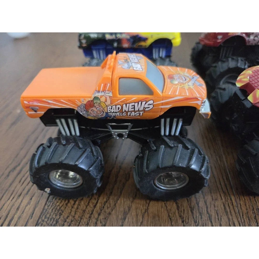 HOT Wheels Monster Jam Rev Tredz Trucks 4 Pc Lot Grinder Maximum Destruction Red